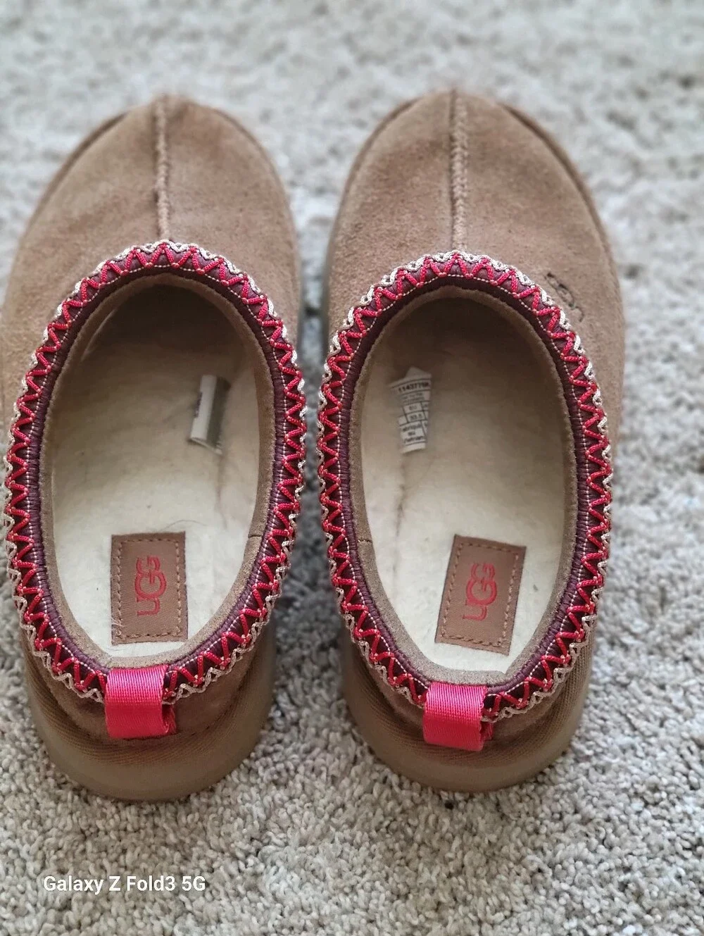 ❤️EUC❤️ UGG Girls Tasman II Chestnut Slippers with Red Trim